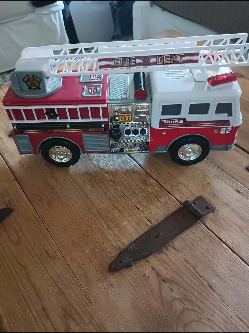 Vintage 2011 Tonka Fire Rescue #82 Motorized Ladder Lights & Sounds 16